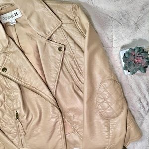 FOREVER 21 QUILTED PATTERN JACKET WITH POCKETS🌹🌹
